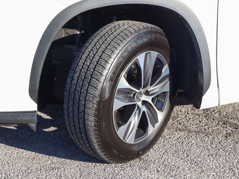 Used 2023 Toyota Highlander XLE image 17