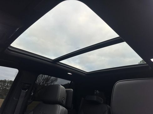 Used 2025 GMC Yukon Denali w/ Denali Reserve Package image 16