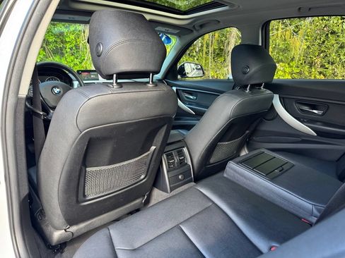 Used 2018 BMW 320i xDrive Sedan w/ Premium Package AWD/4WD image 15