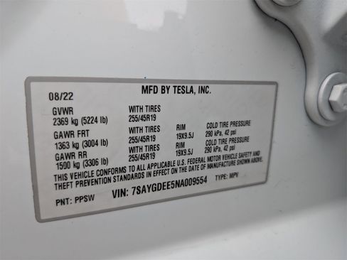 Used 2022 Tesla Model Y Long Range image 41