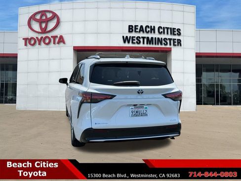 Certified 2025 Toyota Sienna Limited AWD/4WD image 9