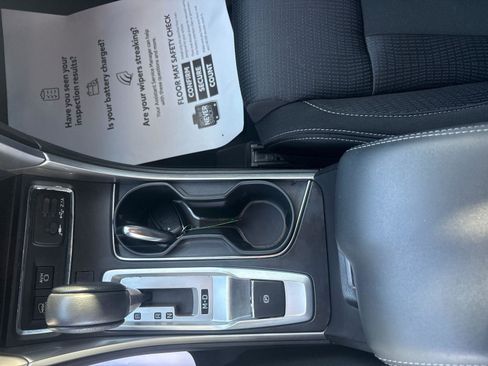 Used 2022 Subaru Ascent Premium w/ Convenience Package image 28