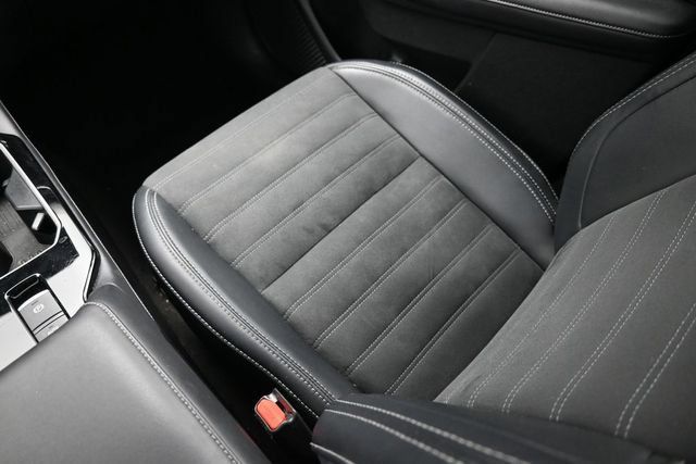 Used 2025 Mitsubishi Outlander SE FWD image 9