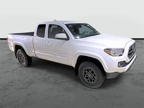Used 2018 Toyota Tacoma SR5 image 5