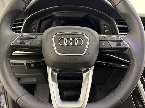 Used 2022 Audi Q7 3.0T Premium Plus w/ Premium Plus Package AWD/4WD image 11