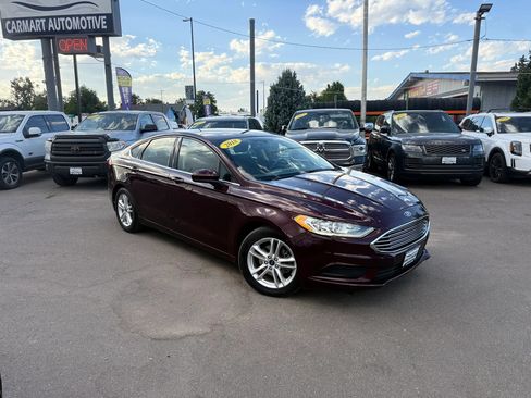 Used 2018 Ford Fusion SE w/ Fusion SE Technology Package FWD image 2