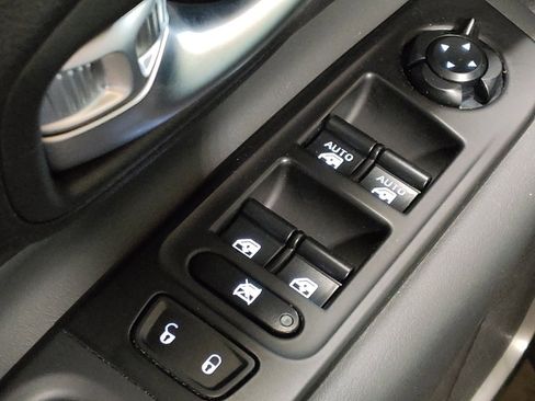 Used 2021 Jeep Renegade Limited image 27