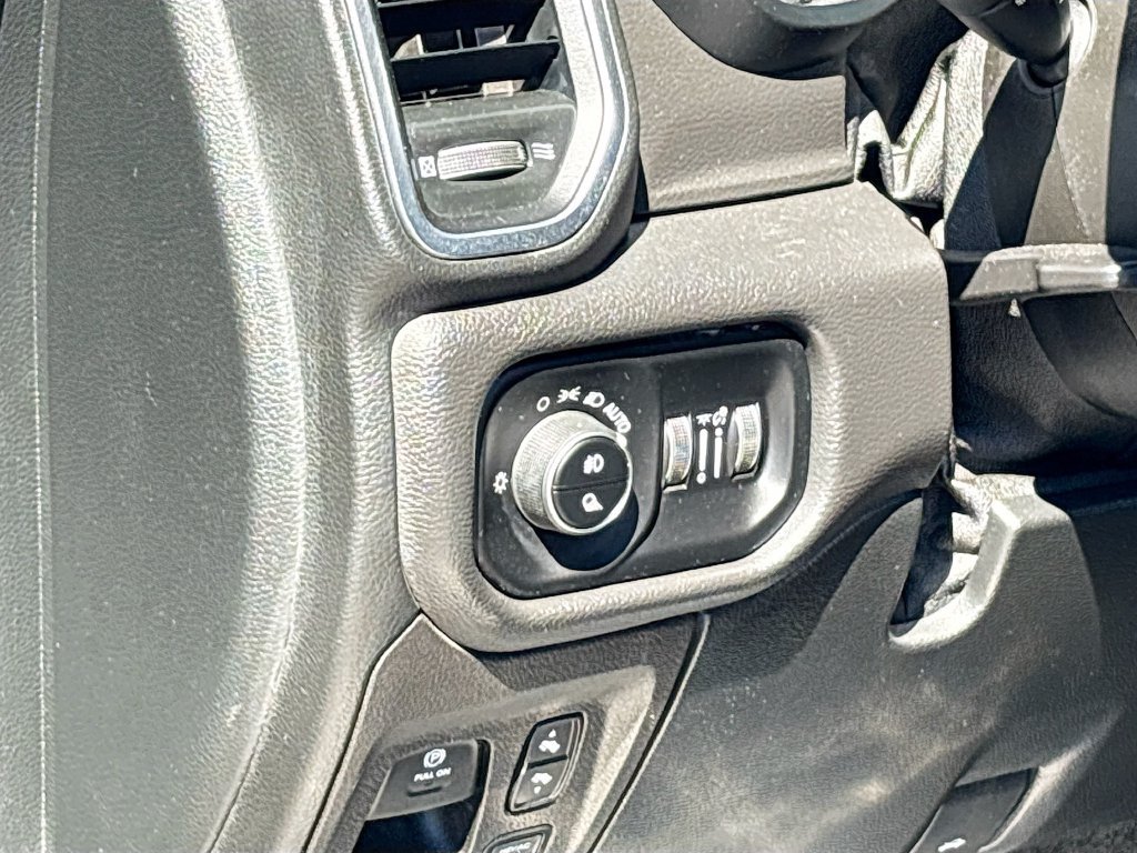 Used 2021 RAM 1500 Laramie AWD/4WD image 10