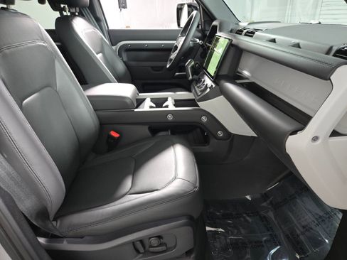 New 2026 Land Rover Defender 110 X-Dynamic SE AWD/4WD image 3