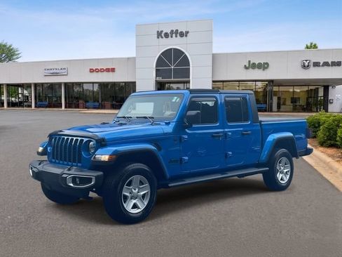 Certified 2023 Jeep Gladiator Sport AWD/4WD image 3