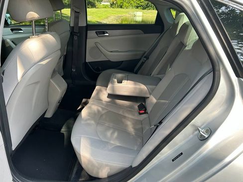 Used 2018 Hyundai Sonata SE FWD image 14