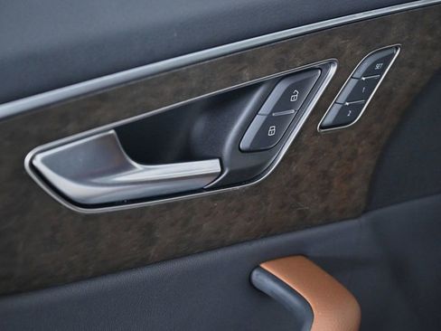 Certified 2025 Audi Q8 Premium w/ Convenience Package image 22