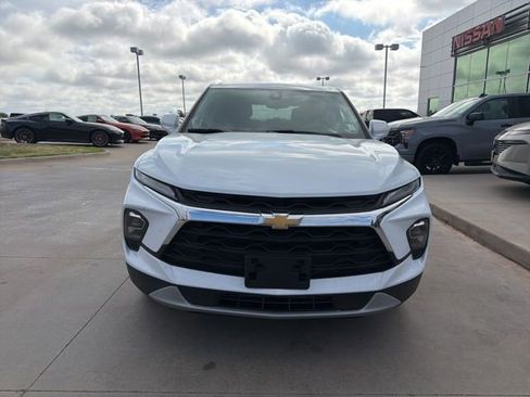 Used 2025 Chevrolet Blazer LT FWD image 2