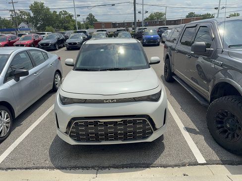 Used 2023 Kia Soul GT-Line FWD image 2