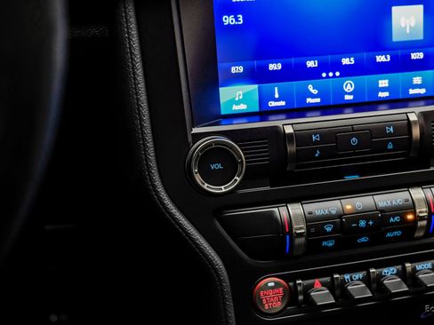 Used 2022 Ford Mustang Shelby GT500 w/ Carbon Fiber Track Pack image 75