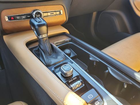 Used 2016 Volvo XC90 T6 image 22