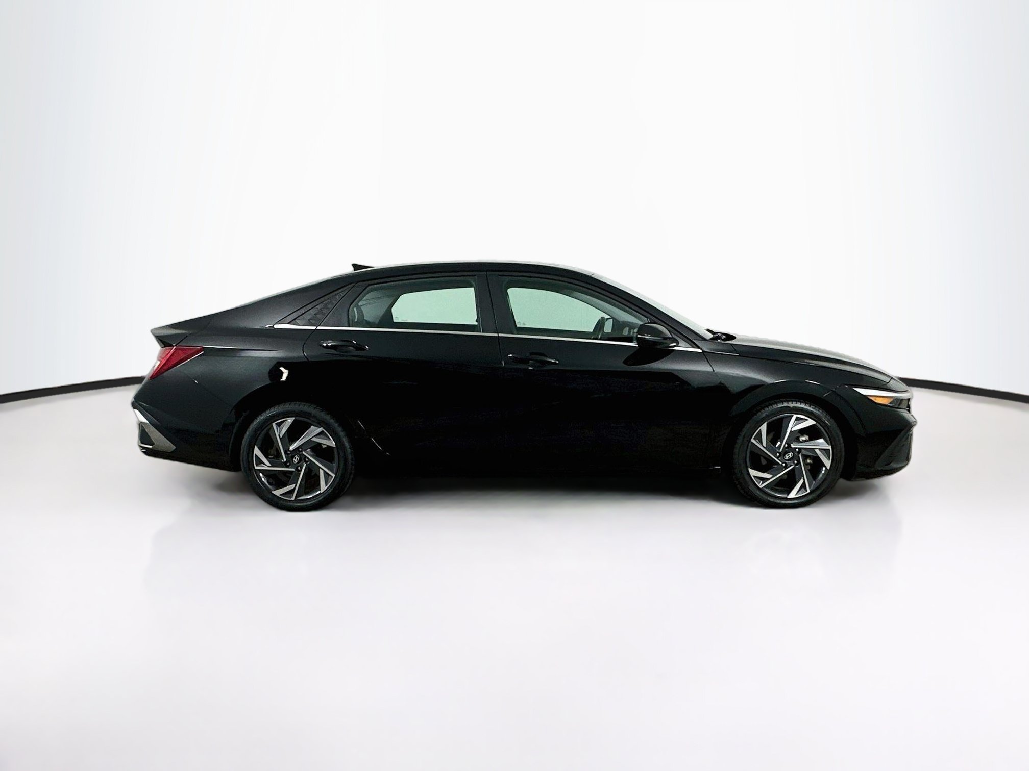Used 2025 Hyundai Elantra Limited FWD image 10