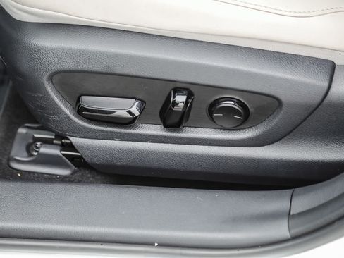 Used 2025 Lexus UX 300h FWD image 19