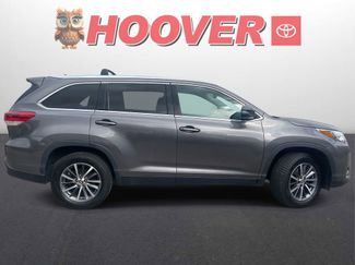 Used 2019 Toyota Highlander XLE video 2