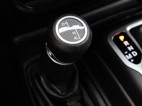 Used 2018 Jeep Wrangler Sport AWD/4WD image 17
