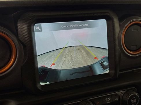 Used 2022 Jeep Gladiator Mojave w/ Cold Weather Group image 18