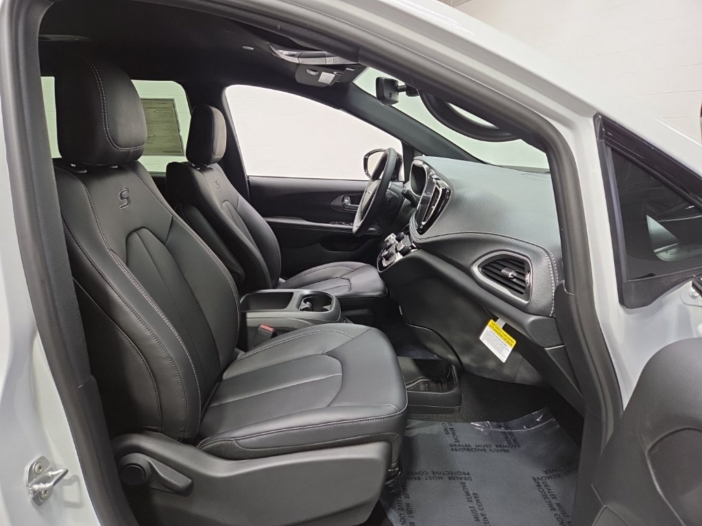 New 2026 Chrysler Pacifica Select w/ S Appearance Package FWD image 10