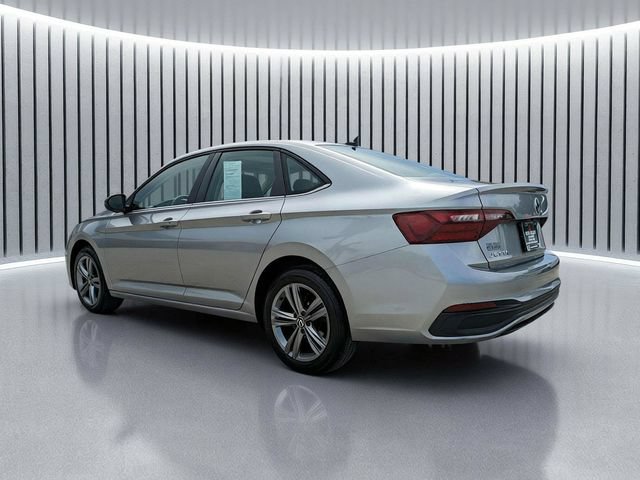 Used 2024 Volkswagen Jetta SE FWD image 6