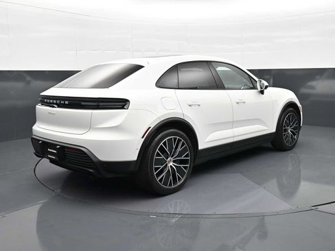 Certified 2025 Porsche Macan Electric RWD image 26
