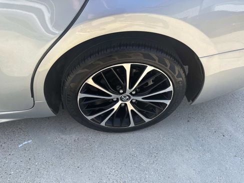 Used 2020 Toyota Camry SE w/ Convenience Package image 4