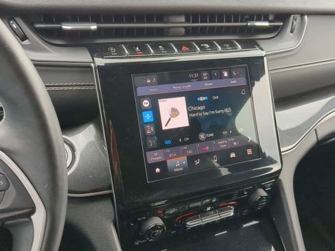 Used 2022 Jeep Grand Cherokee Altitude image 27