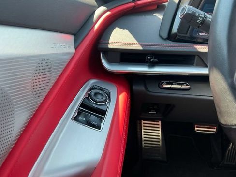 Used 2022 Chevrolet Corvette Stingray Preferred Cpe w/ Z51 Performance Package RWD image 24