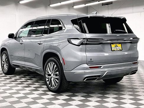 Used 2025 Buick Enclave Avenir w/ Super Cruise Package image 2