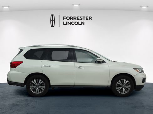 Used 2018 Nissan Pathfinder SV w/ SV All Weather Package AWD/4WD image 2