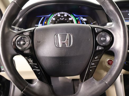 Used 2017 Honda Accord Touring image 3