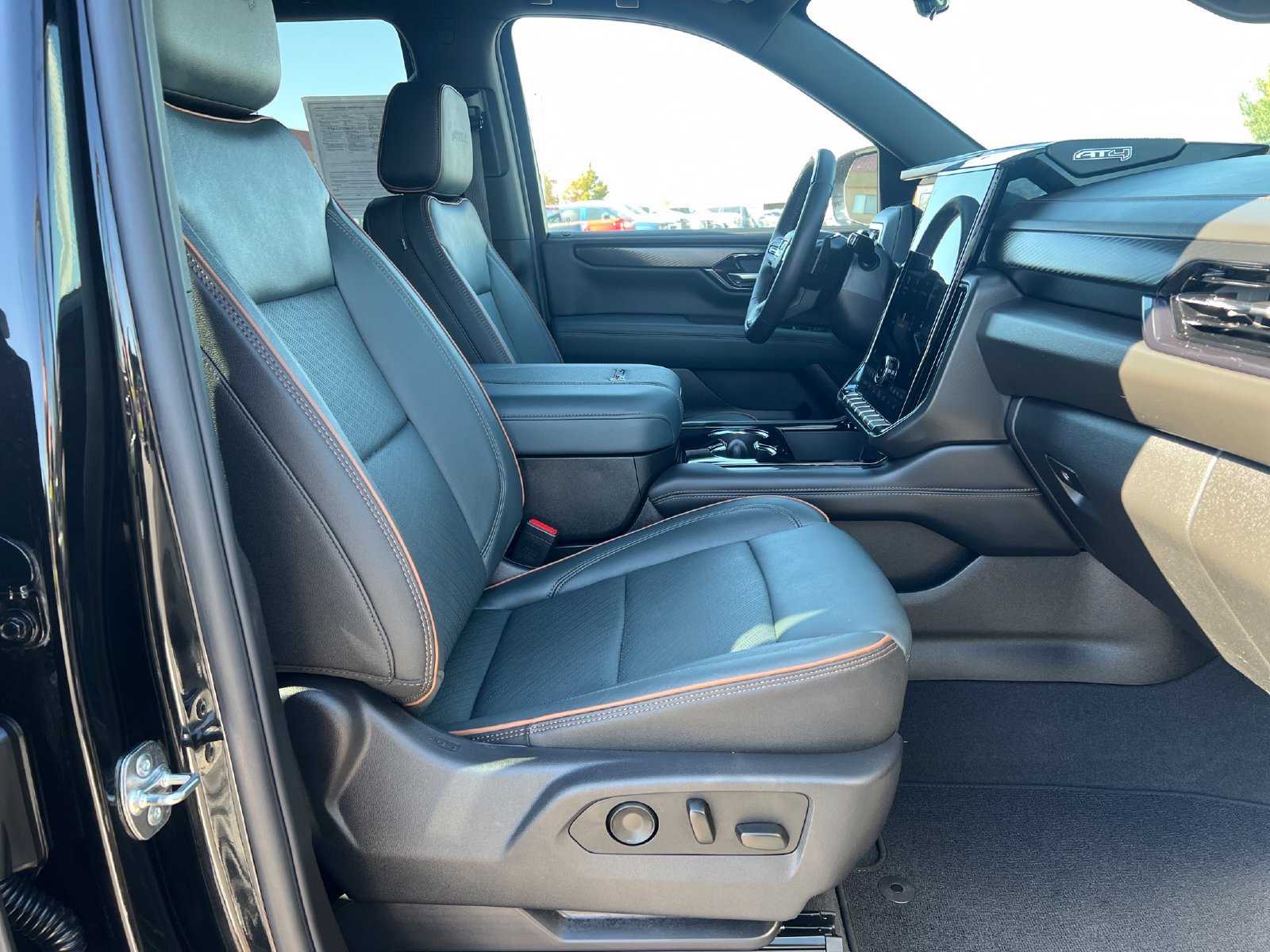 Used 2026 GMC Yukon AT4 w/ Premium Trailering Package AWD/4WD image 15