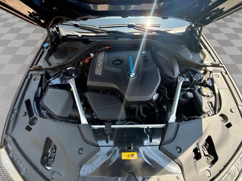 Used 2019 BMW 530e xDrive w/ Premium Package AWD/4WD image 18