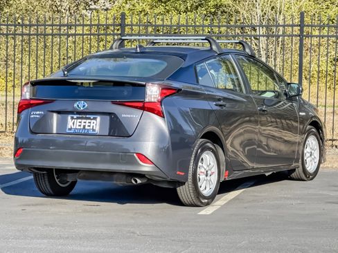 Used 2022 Toyota Prius LE image 4