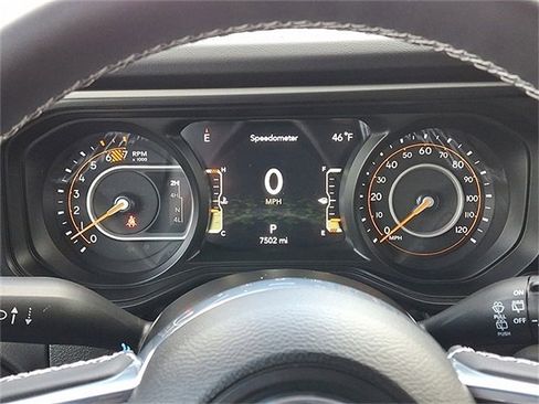 Used 2025 Jeep Wrangler Sahara w/ Safety Group image 19