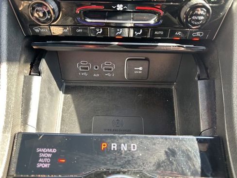 Certified 2024 Jeep Grand Cherokee L Limited w/ Luxury Tech Group II image 18