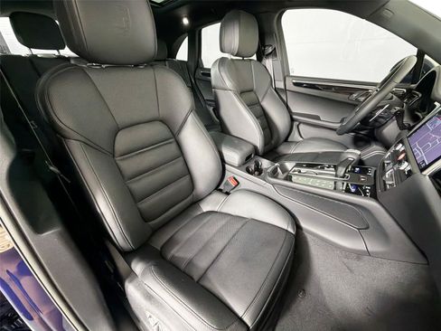 Certified 2026 Porsche Macan AWD/4WD image 28