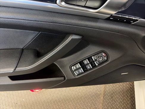 Used 2015 Porsche Panamera 4S image 16