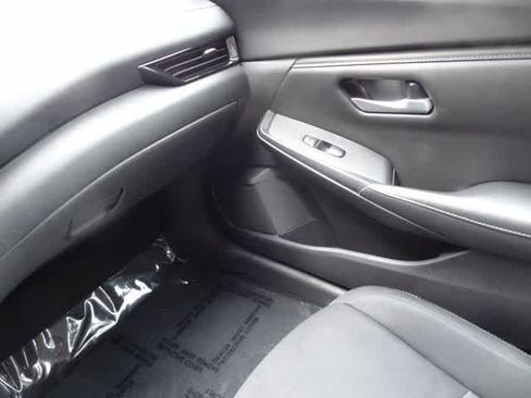 Used 2024 Nissan Sentra SV FWD image 31