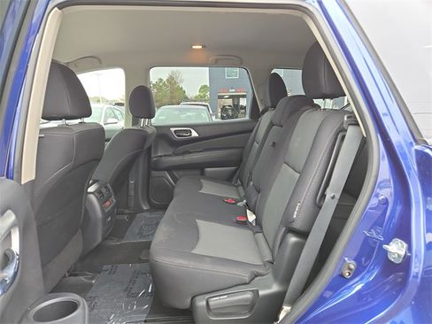 Used 2019 Nissan Pathfinder SV image 17