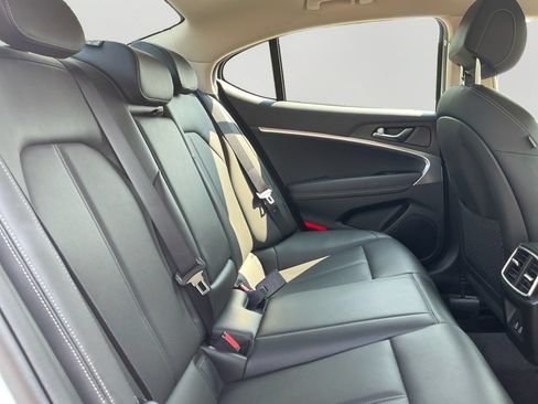 Used 2026 Genesis G70 2.5T RWD image 13