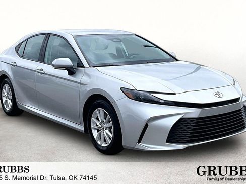 Used 2025 Toyota Camry LE FWD image 1