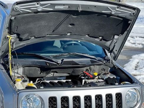 Used 2015 Jeep Patriot Latitude AWD/4WD image 38