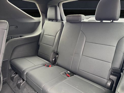 Used 2025 Chevrolet Traverse LT w/ Driver Confidence Package image 16