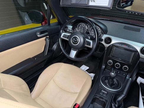 Used 2011 MAZDA MX-5 Miata Grand Touring w/ Premium Pkg image 15