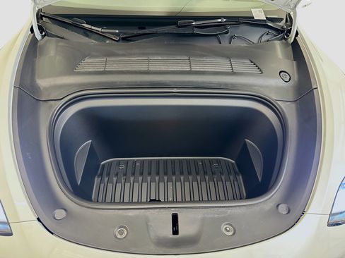 Used 2023 Tesla Model Y Long Range image 36