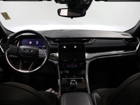 Used 2023 Jeep Grand Cherokee Altitude image 18